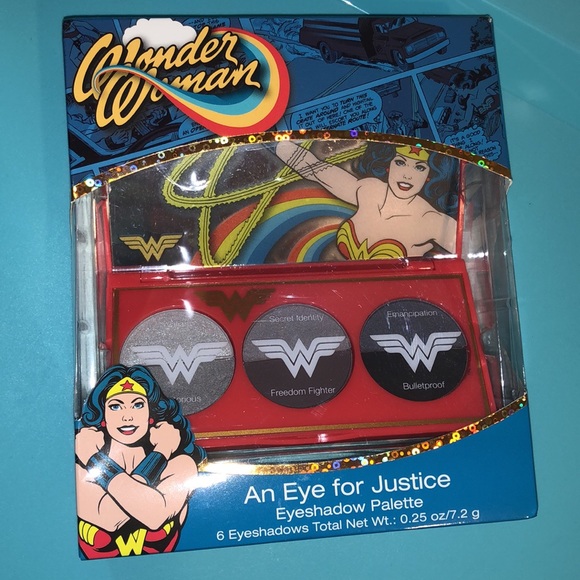 Wonder Woman An Eye For Justice Eyeshadow Palette - Picture 3 of 9